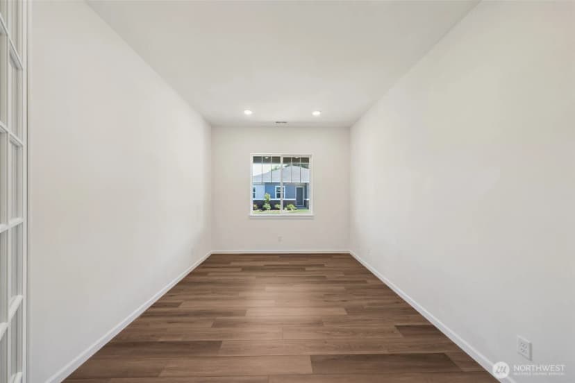 Property photo for 922 Lucas Avenue, Buckley photo 4