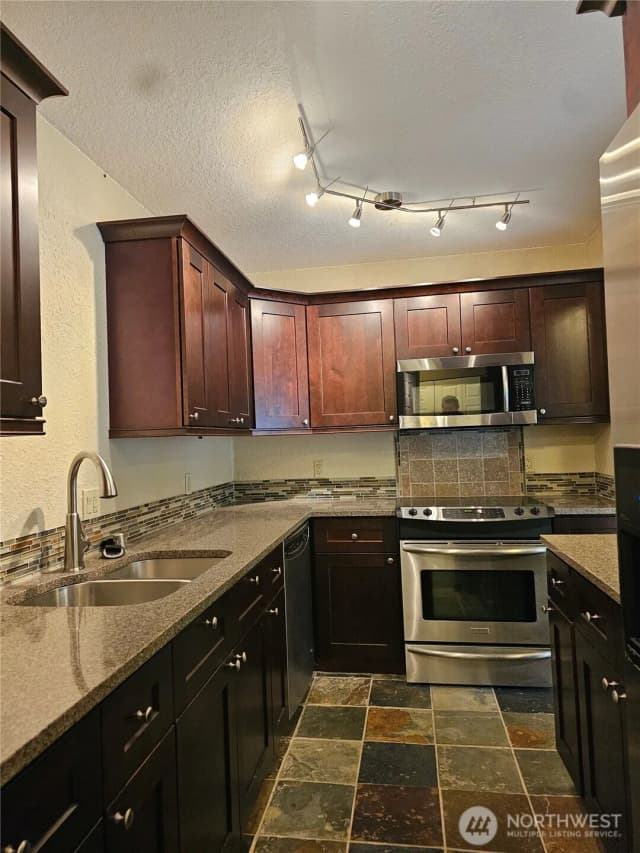 Property photo for 13626 Ne 7th Street #f-9, Bellevue photo 5