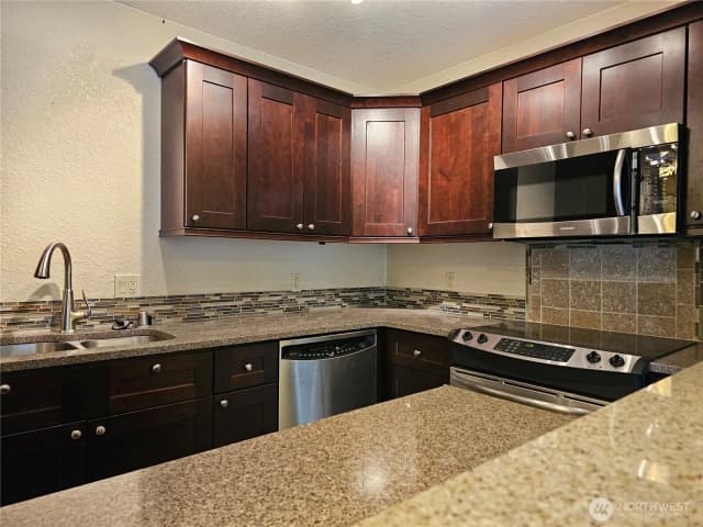 Property photo for 13626 Ne 7th Street #f-9, Bellevue photo 4
