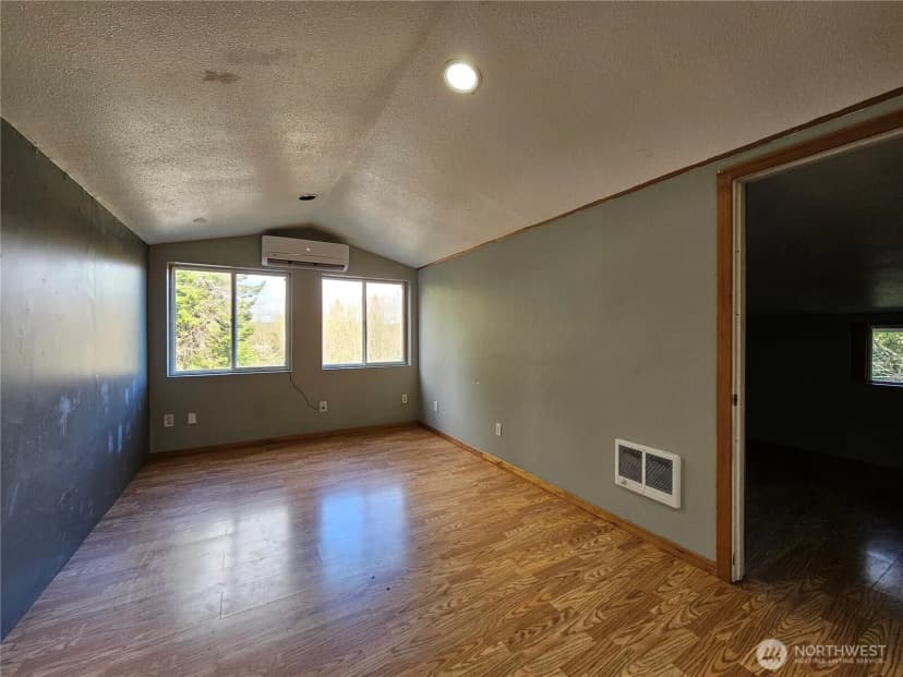 Property photo for 105 Strawberry Hill Road, Elma photo 37