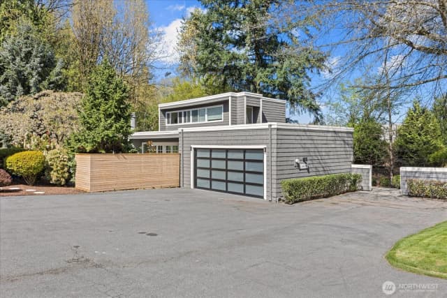 Property photo for 1825 112th Avenue Ne, Bellevue photo 3