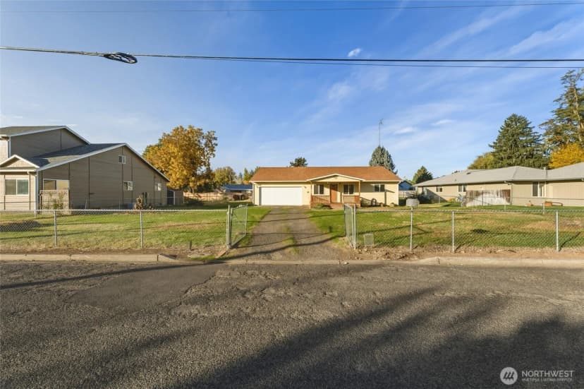 Property photo for 223 Se 10th Street, College Place photo 3