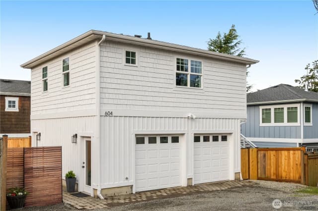 Property photo for 604 14th Avenue W, Kirkland photo 2