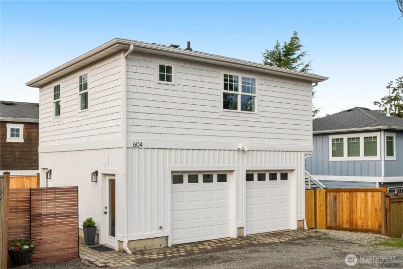 Property photo for 604 14th Avenue W, Kirkland photo 2