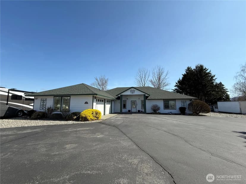 Property photo for 726 Kenwood Street, Omak photo 2