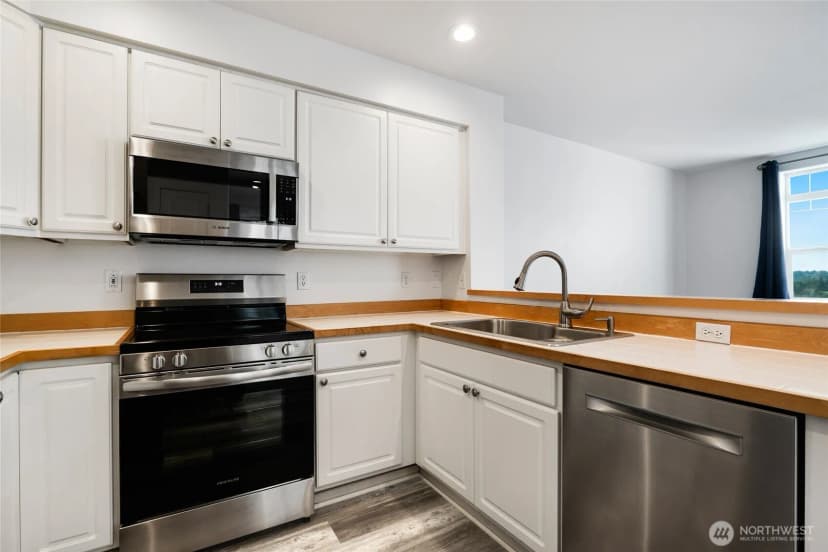 Property photo for 3990 129 Place Se #302, Bellevue photo 11