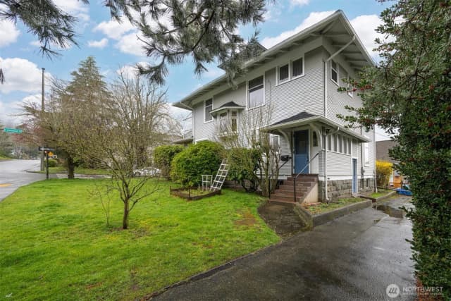 Property photo for 617 E Chestnut Street, Bellingham photo 3