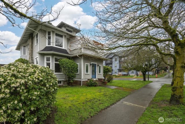 Property photo for 617 E Chestnut Street, Bellingham photo 2