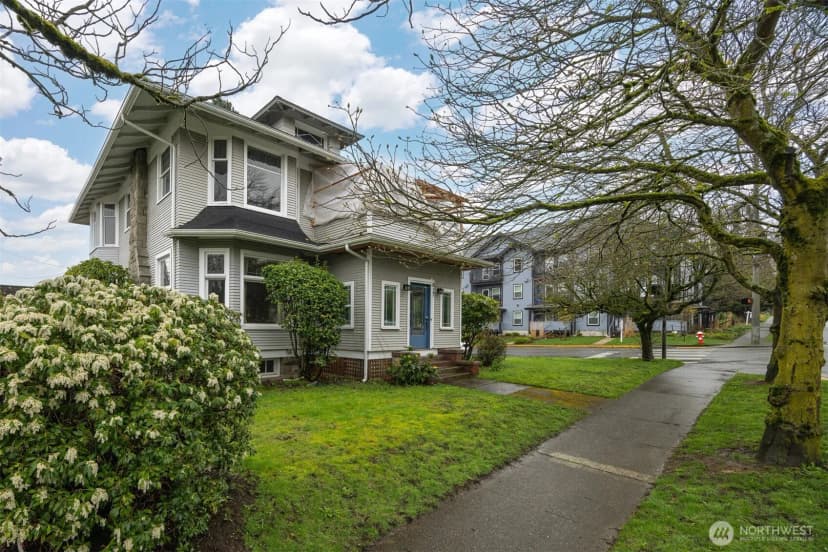 Property photo for 617 E Chestnut Street, Bellingham photo 2