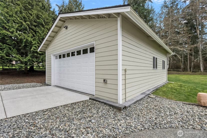 Property photo for 724 Greenoch Loop, Oak Harbor photo 36