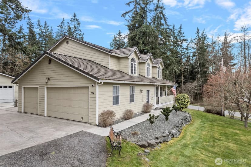 Property photo for 724 Greenoch Loop, Oak Harbor