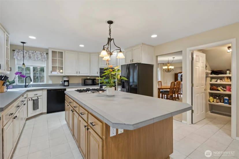 Property photo for 724 Greenoch Loop, Oak Harbor photo 9