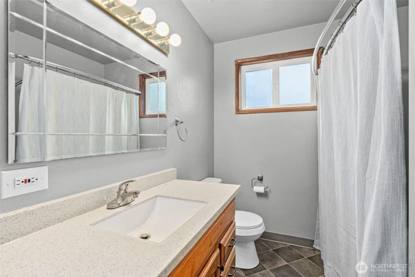 Property photo for 4606 15th Avenue Ne, Olympia photo 12