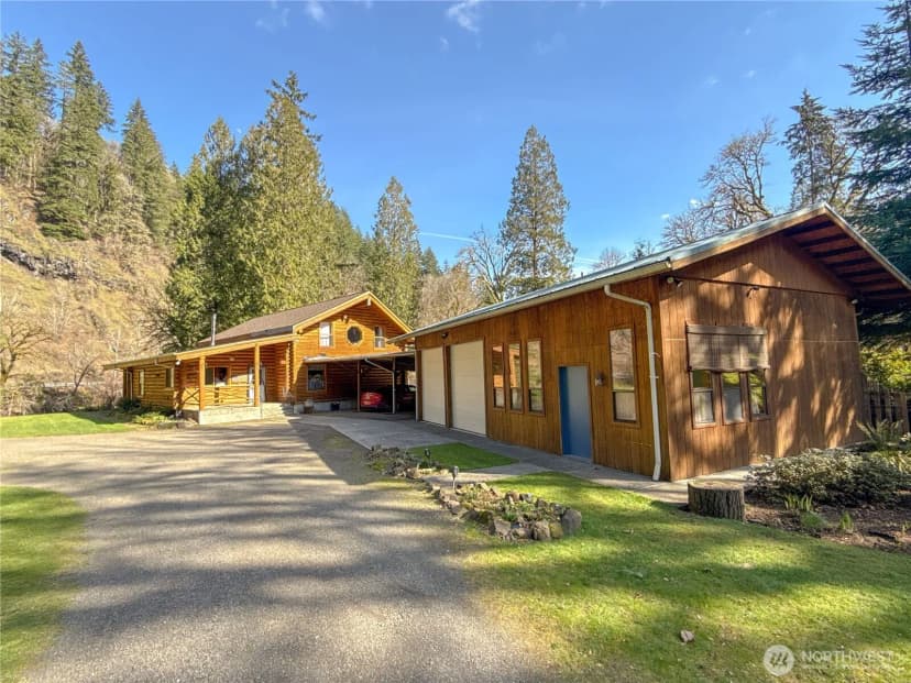 Property photo for 831 Bates Road, Kalama photo 2