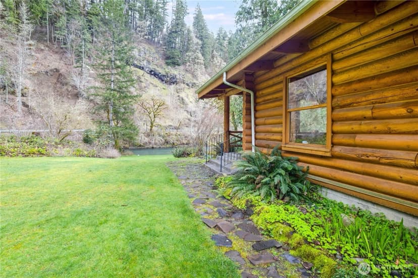 Property photo for 831 Bates Road, Kalama photo 5