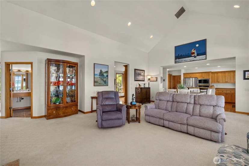 Property photo for 110 E Smith Cove Way, Shelton photo 22