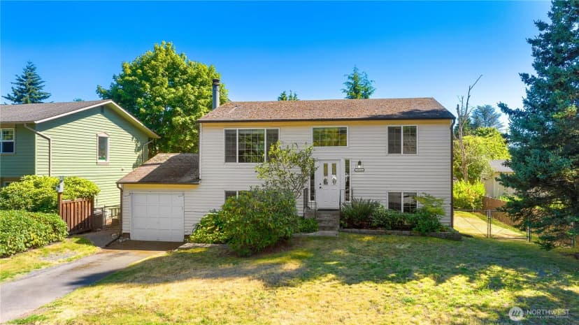 Property photo for 1010 205th Pl Se, Bothell photo 3