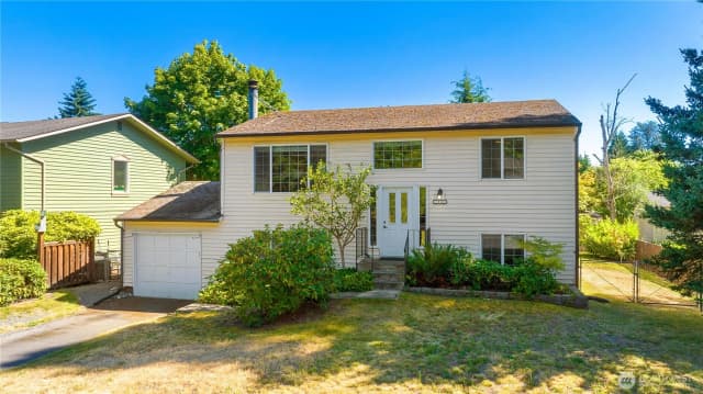 Property photo for 1010 205th Pl Se, Bothell photo 2