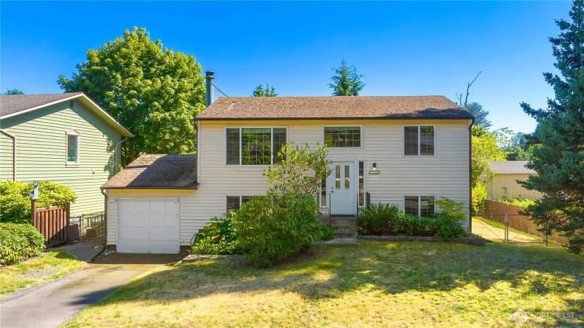 Property photo for 1010 205th Pl Se, Bothell