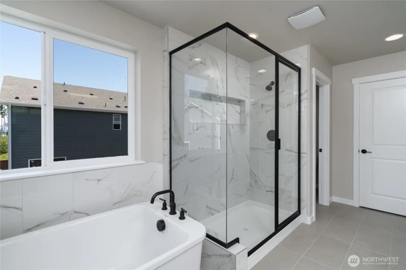 Property photo for 2405 Sw Ridgeway Drive, Oak Harbor photo 8