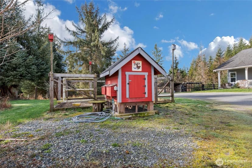 Property photo for 44002 161st Avenue E, Eatonville photo 34