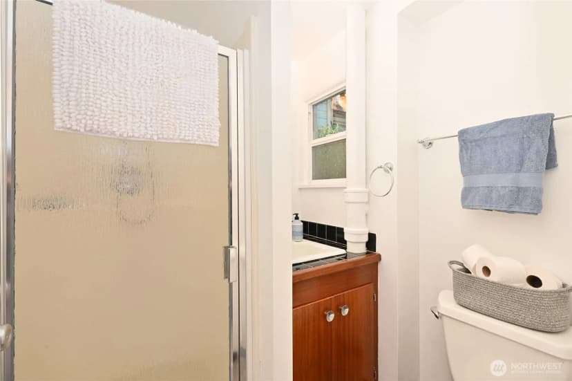Property photo for 1908 Ne 65th Street, Seattle photo 24