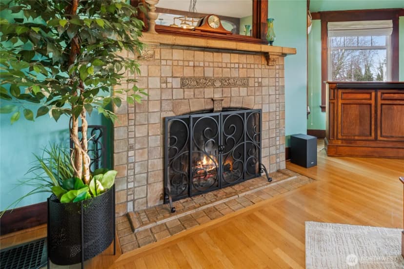 Property photo for 814 E Wright Ave, Tacoma photo 6
