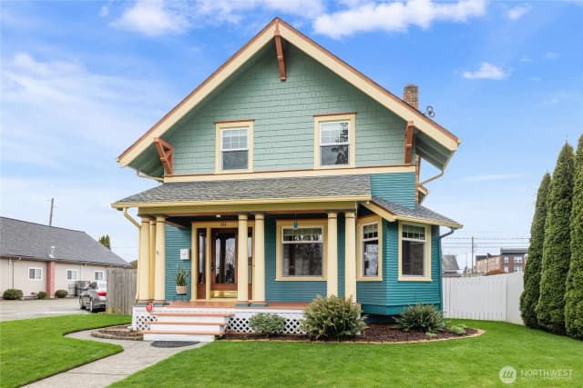Property photo for 814 E Wright Ave, Tacoma photo 2