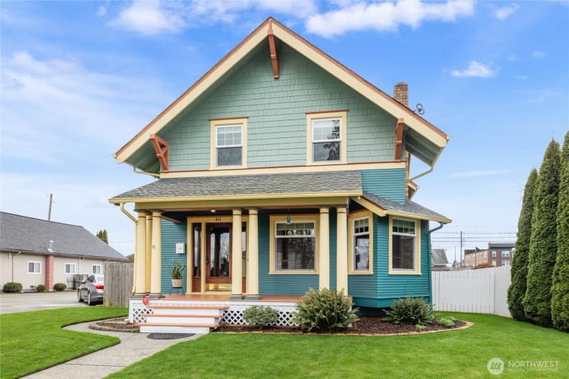 Property photo for 814 E Wright Ave, Tacoma photo 2