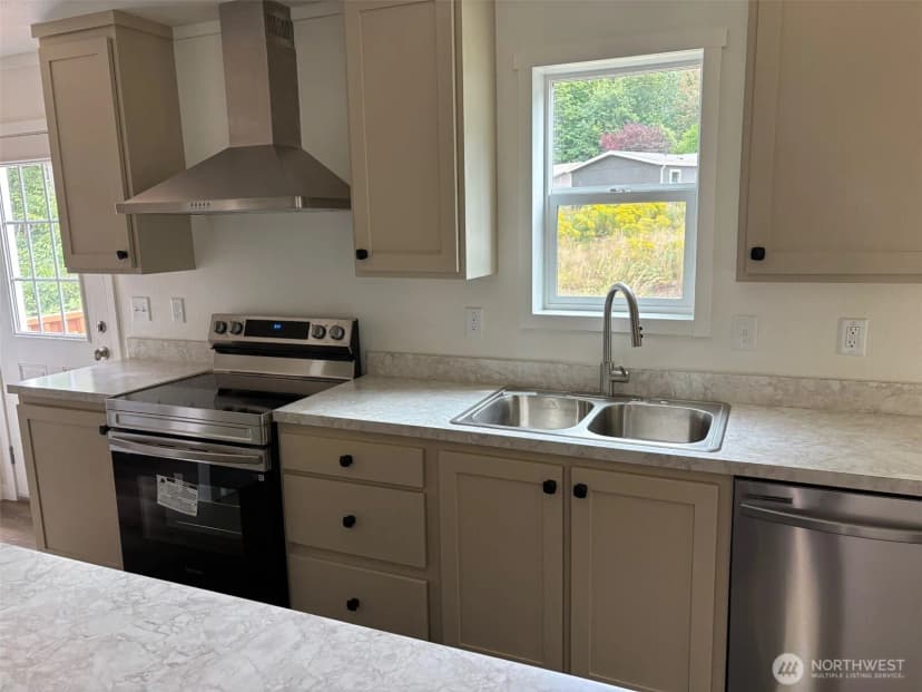 Property photo for 131 E Kingston Way, Shelton photo 10