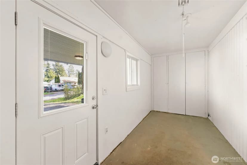 Property photo for 14207 6th Avenue S, Burien photo 34
