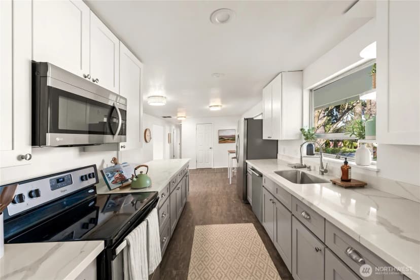 Property photo for 14207 6th Avenue S, Burien photo 6