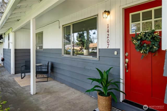Property photo for 14207 6th Avenue S, Burien photo 3