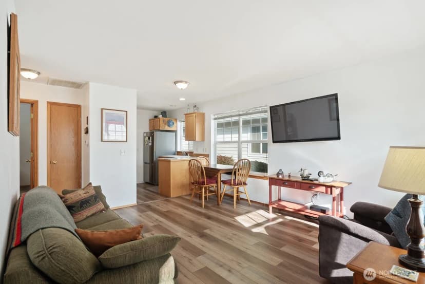 Property photo for 1021 Sinclair Way #38, Burlington photo 4