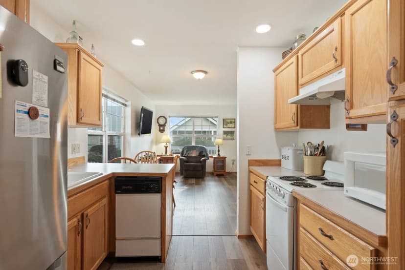 Property photo for 1021 Sinclair Way #38, Burlington photo 11