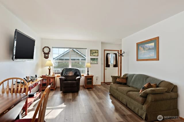 Property photo for 1021 Sinclair Way #38, Burlington photo 5