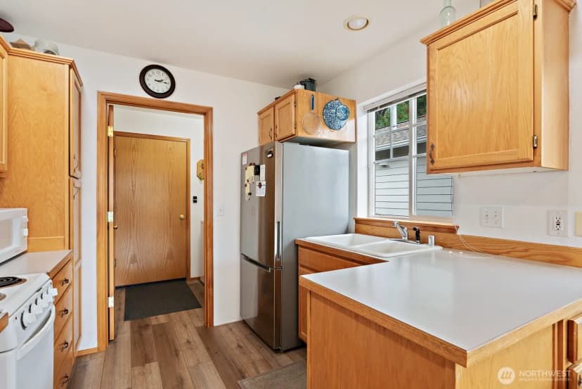 Property photo for 1021 Sinclair Way #38, Burlington photo 9