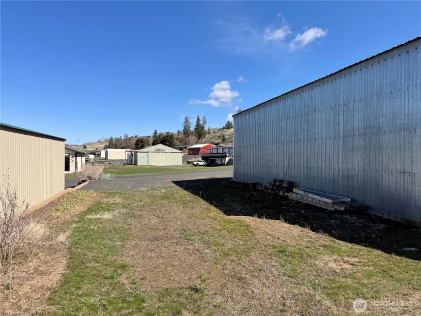 Property photo for 316 Airport Loop #a, Davenport photo 24