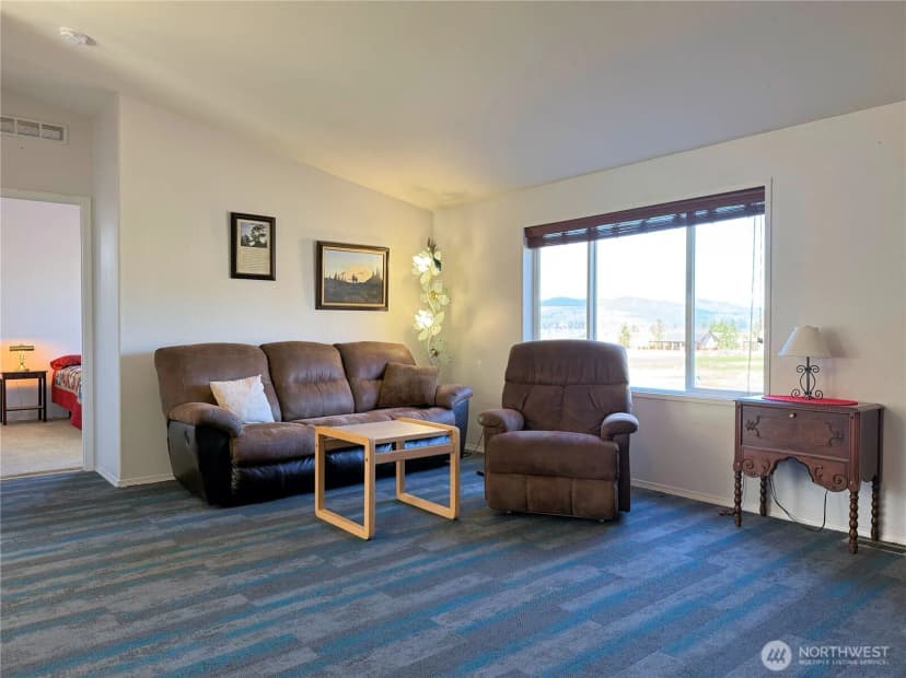 Property photo for 316 Airport Loop #a, Davenport photo 6