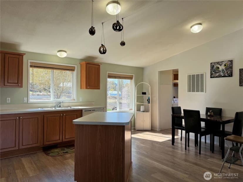Property photo for 316 Airport Loop #a, Davenport photo 7