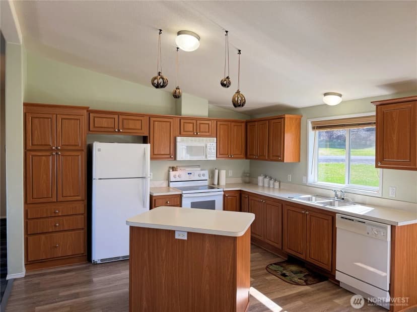 Property photo for 316 Airport Loop #a, Davenport photo 8