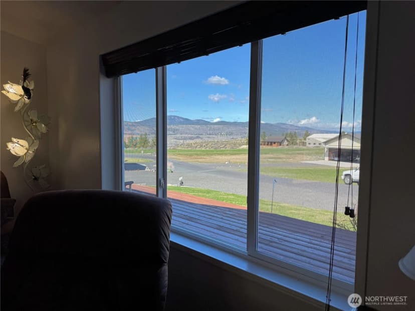Property photo for 316 Airport Loop #a, Davenport photo 5