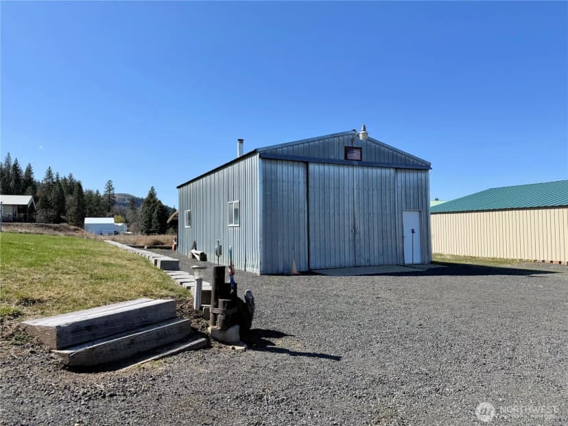 Property photo for 316 Airport Loop #a, Davenport photo 20