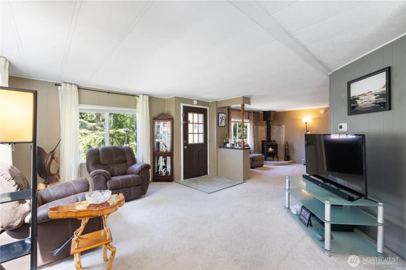 Property photo for 640 Richardson Court, Oak Harbor photo 3