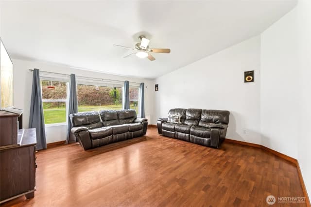 Property photo for 15503 State Route 165 E, Buckley photo 4