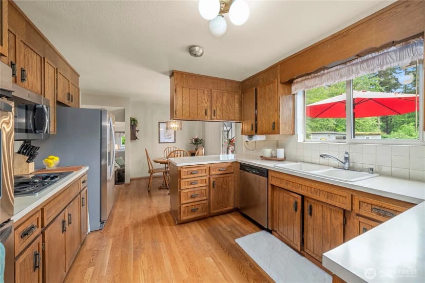 Property photo for 13124 50th Avenue E, Tacoma photo 11