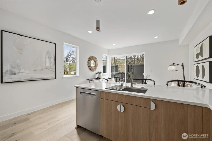 Property photo for 3106 Ne 75th Street, Seattle photo 5