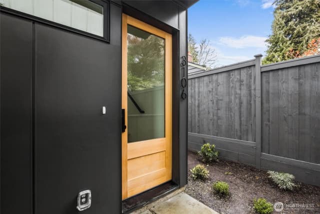 Property photo for 3106 Ne 75th Street, Seattle