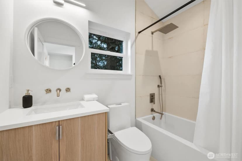 Property photo for 3108 Ne 75th Street, Seattle photo 11