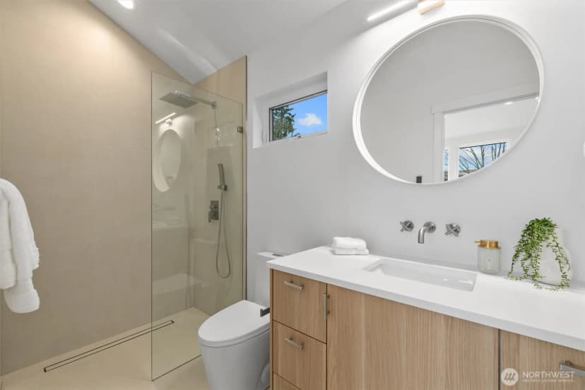 Property photo for 3108 Ne 75th Street, Seattle photo 17